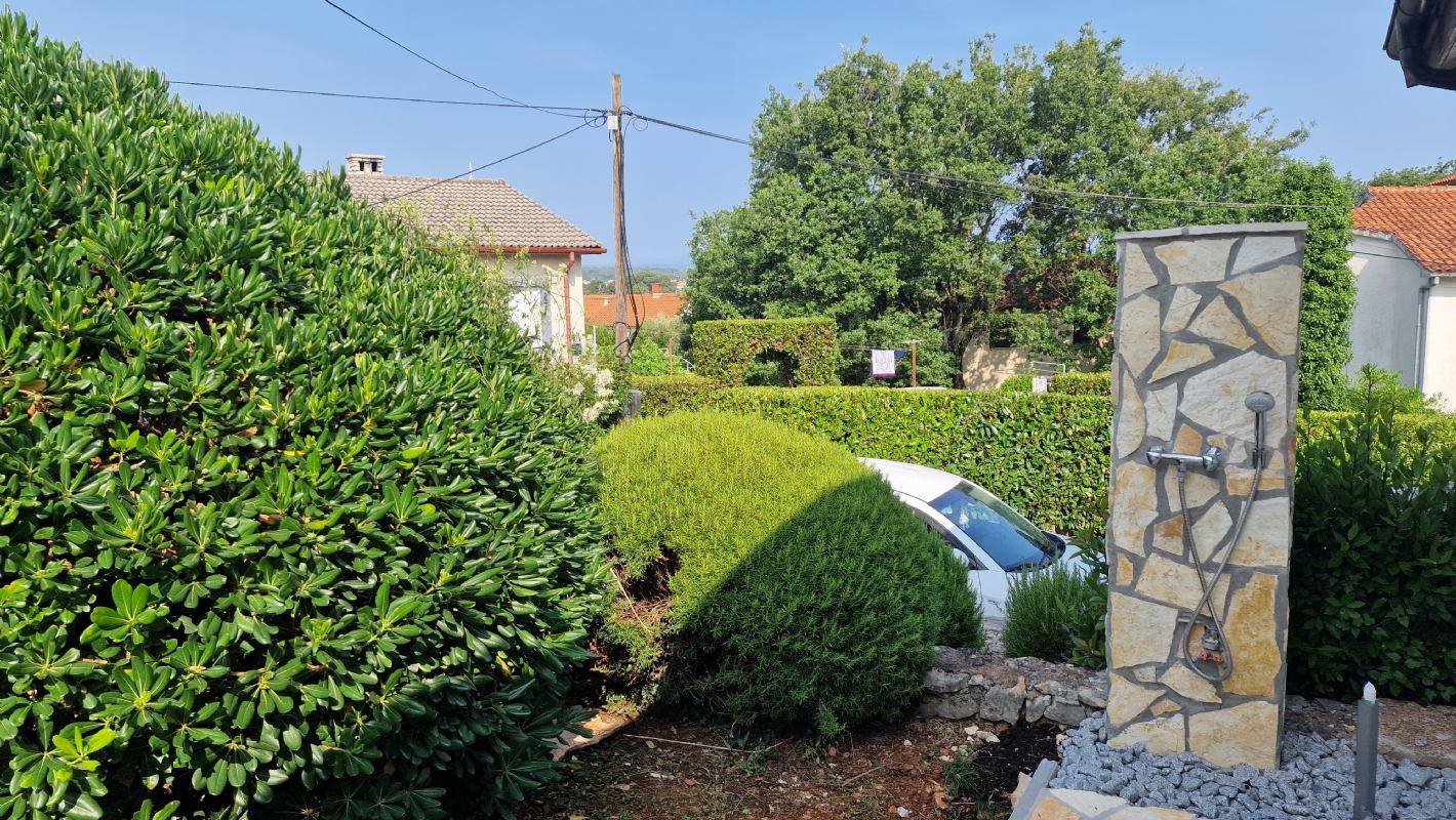 Cjelogodišnji najam kuće za odmor u Malinskoj – otok Krk