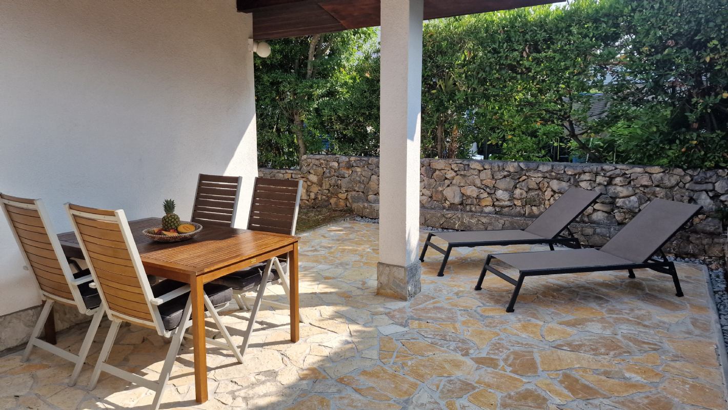 Cjelogodišnji najam kuće za odmor u Malinskoj – otok Krk