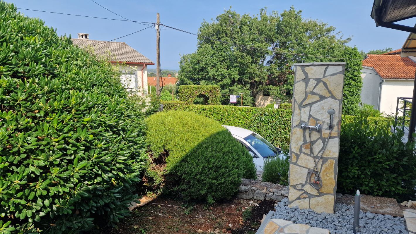 Cjelogodišnji najam kuće za odmor u Malinskoj – otok Krk