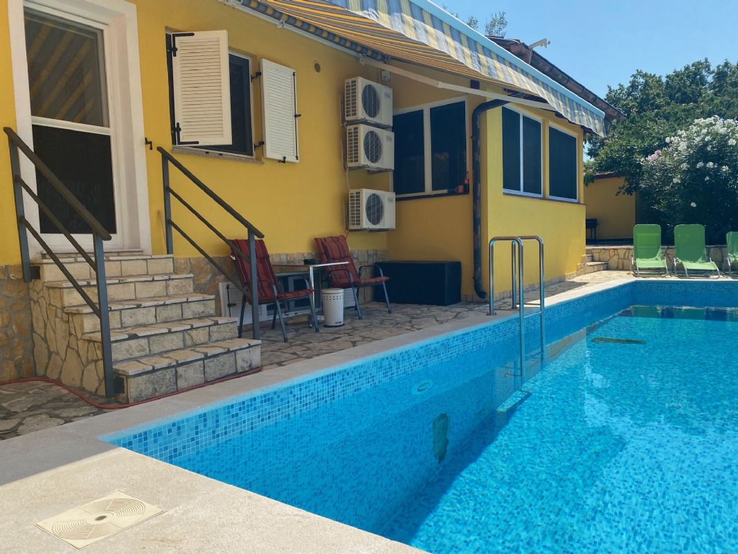 Vacation house Malnar with pool island Krk Skrbcici 