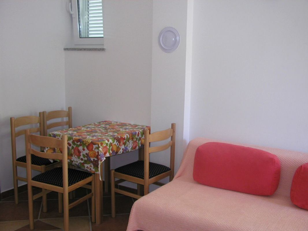 Apartment Rova 3