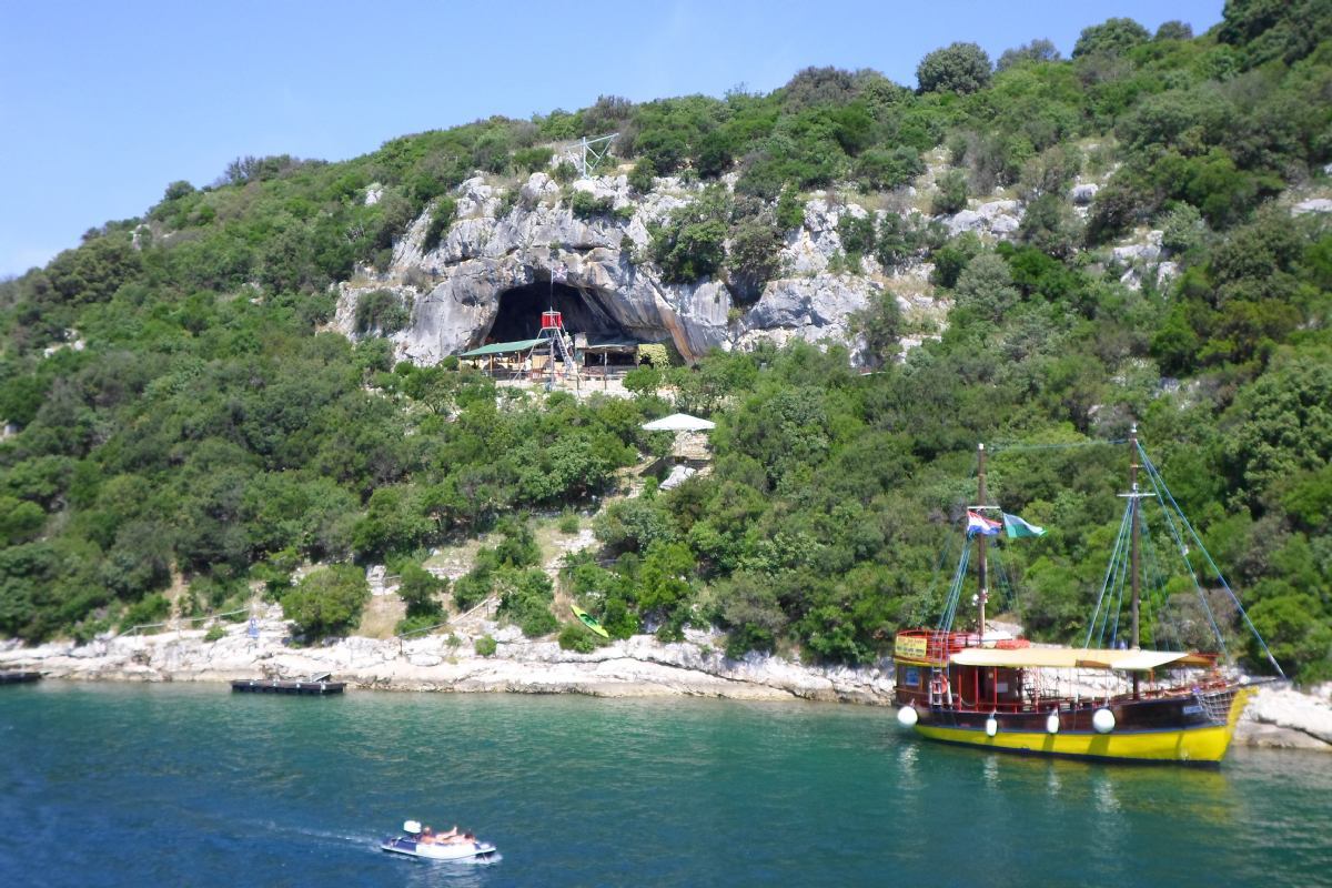 Boat excursion with a fish picnic