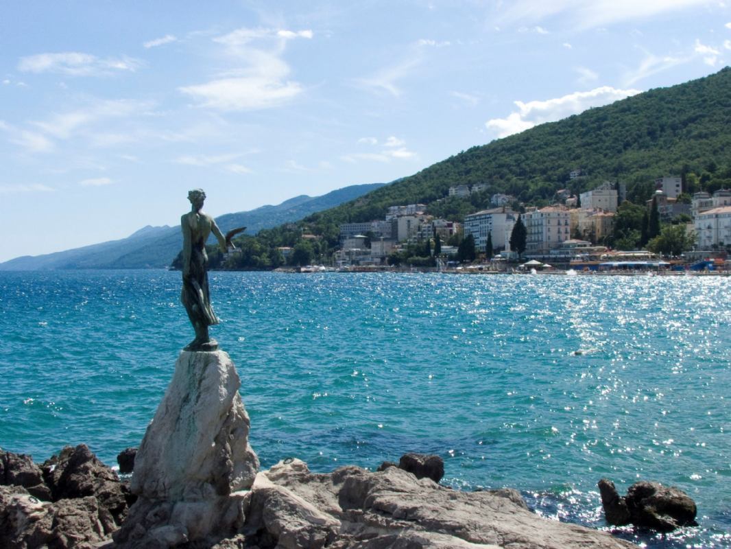 Kvarner Bay Tour with Opatija, Lovran and Local Specialties