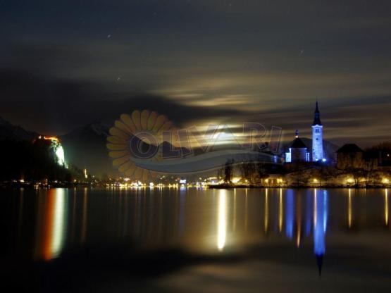 Am Bezaubernden bleder See im Juni