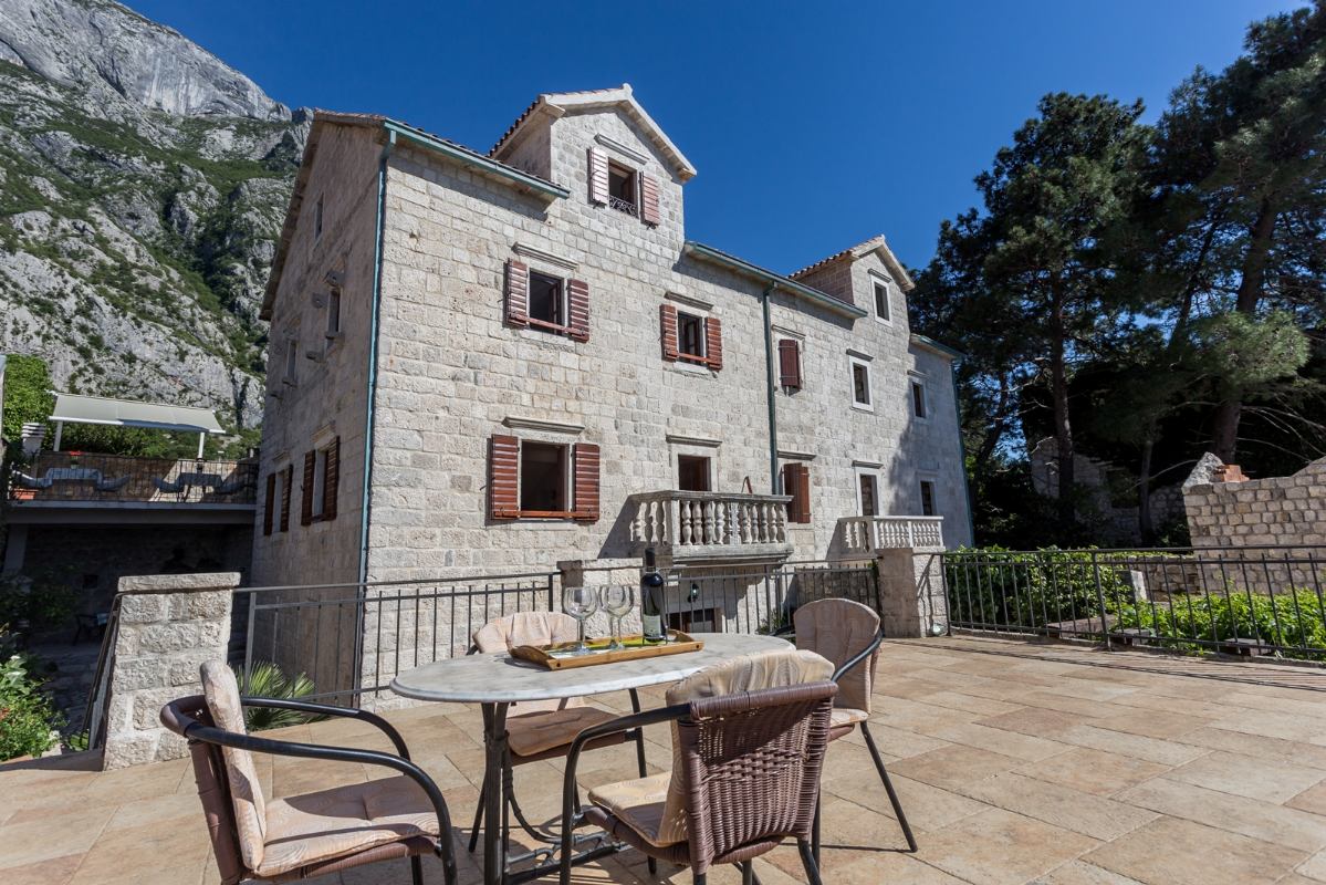 Villa Dena Kotor bucht Montenegro