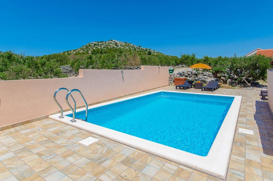 Ferienhaus Rossi mit Pool Dalmatien Riviera Sibenik Primosten KrculjHarambasini