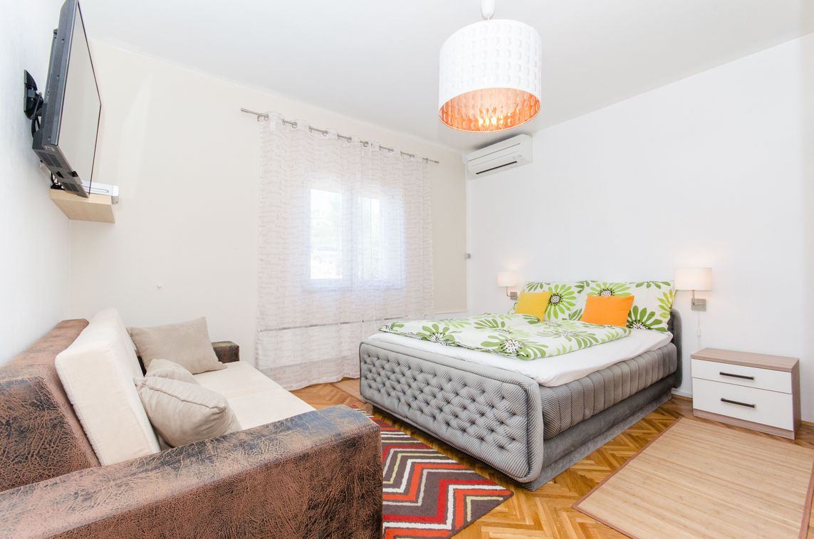 Ferienhaus Rossi mit Pool Dalmatien Riviera Sibenik Primosten KrculjHarambasini