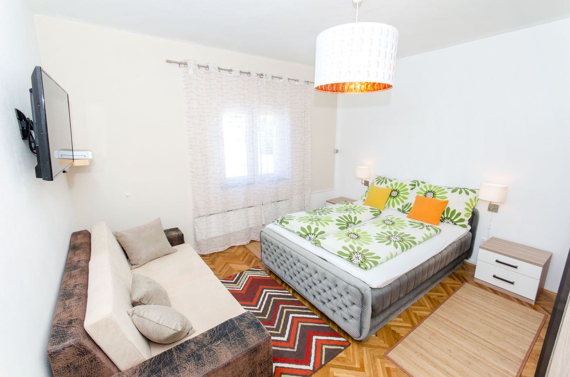 Ferienhaus Rossi mit Pool Dalmatien Riviera Sibenik Primosten KrculjHarambasini