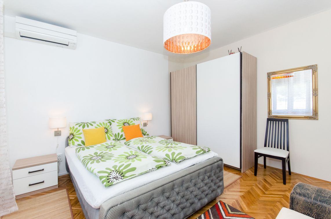 Ferienhaus Rossi mit Pool Dalmatien Riviera Sibenik Primosten KrculjHarambasini