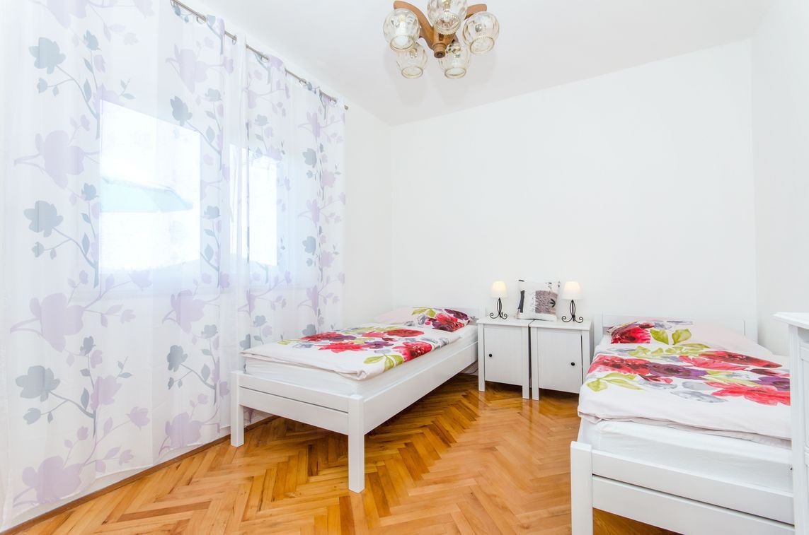 Ferienhaus Rossi mit Pool Dalmatien Riviera Sibenik Primosten KrculjHarambasini