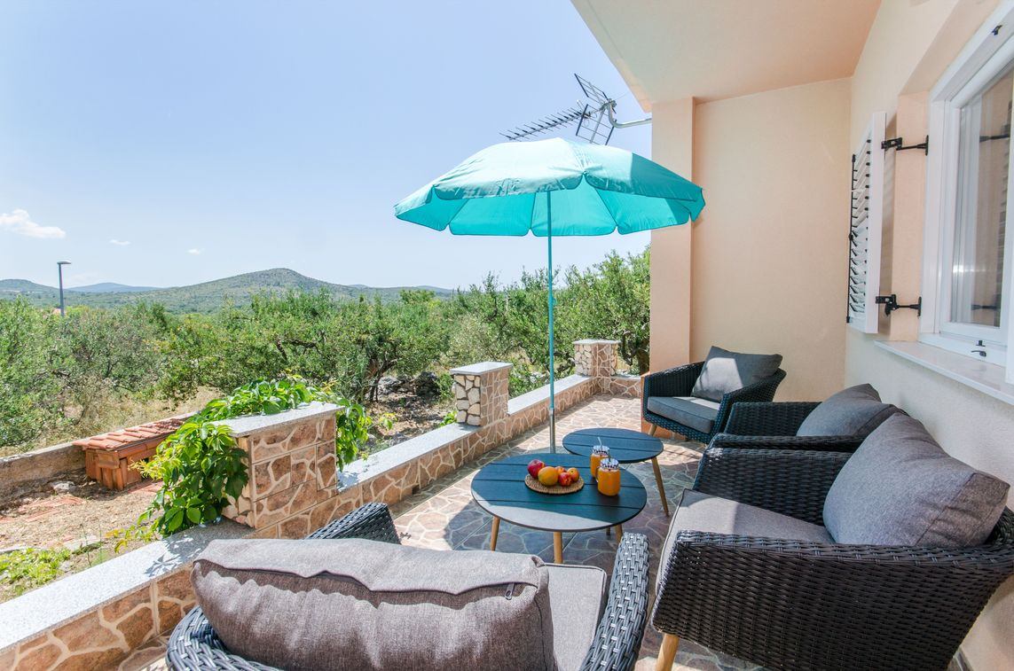 Ferienhaus Rossi mit Pool Dalmatien Riviera Sibenik Primosten KrculjHarambasini