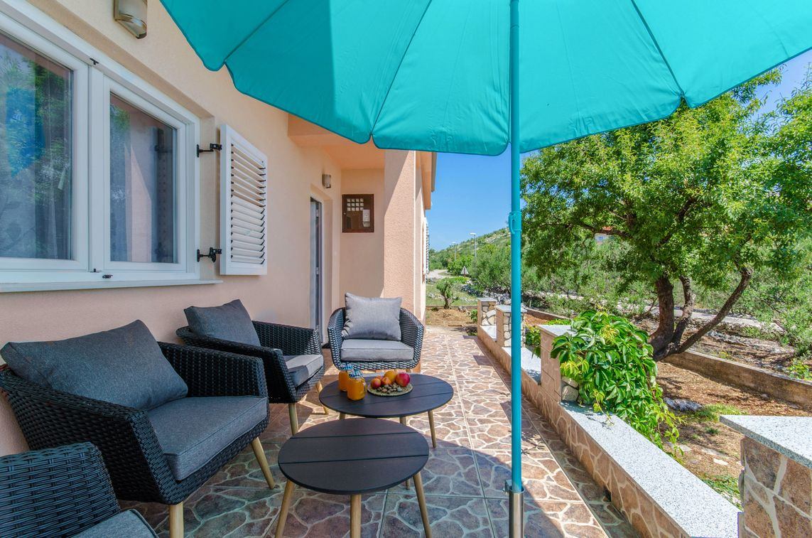 Ferienhaus Rossi mit Pool Dalmatien Riviera Sibenik Primosten KrculjHarambasini
