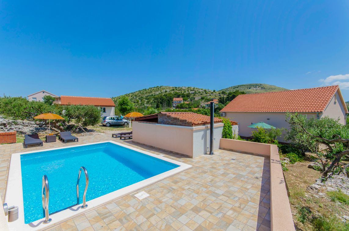 Ferienhaus Rossi mit Pool Dalmatien Riviera Sibenik Primosten KrculjHarambasini