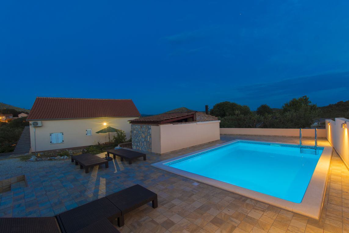 Ferienhaus Rossi mit Pool Dalmatien Riviera Sibenik Primosten KrculjHarambasini