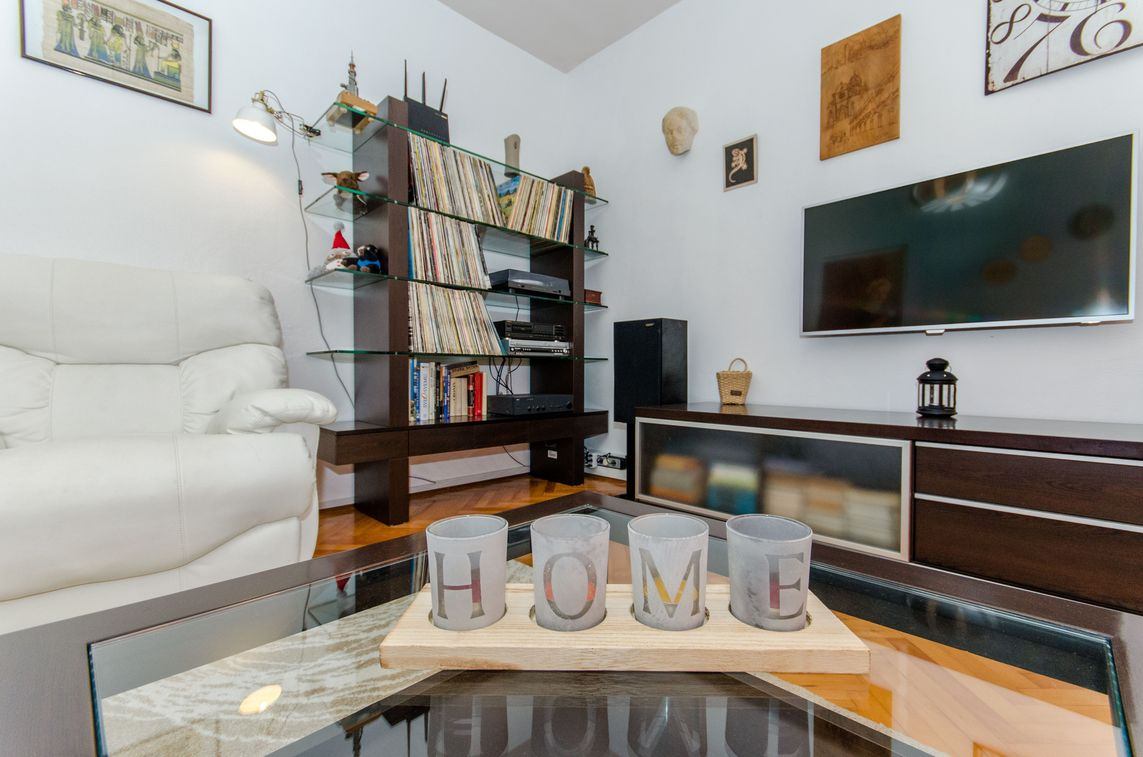 Ferienhaus Rossi mit Pool Dalmatien Riviera Sibenik Primosten KrculjHarambasini