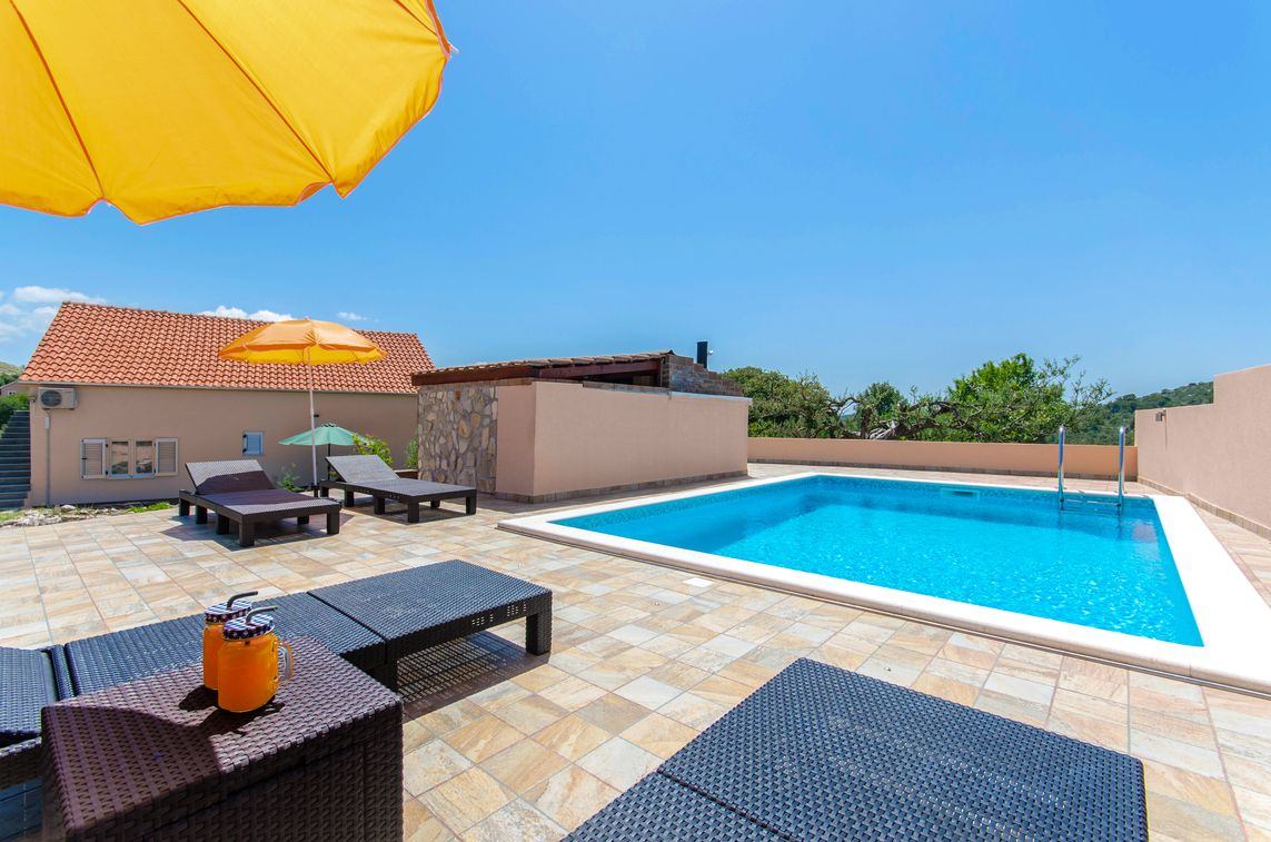 Ferienhaus Rossi mit Pool Dalmatien Riviera Sibenik Primosten KrculjHarambasini