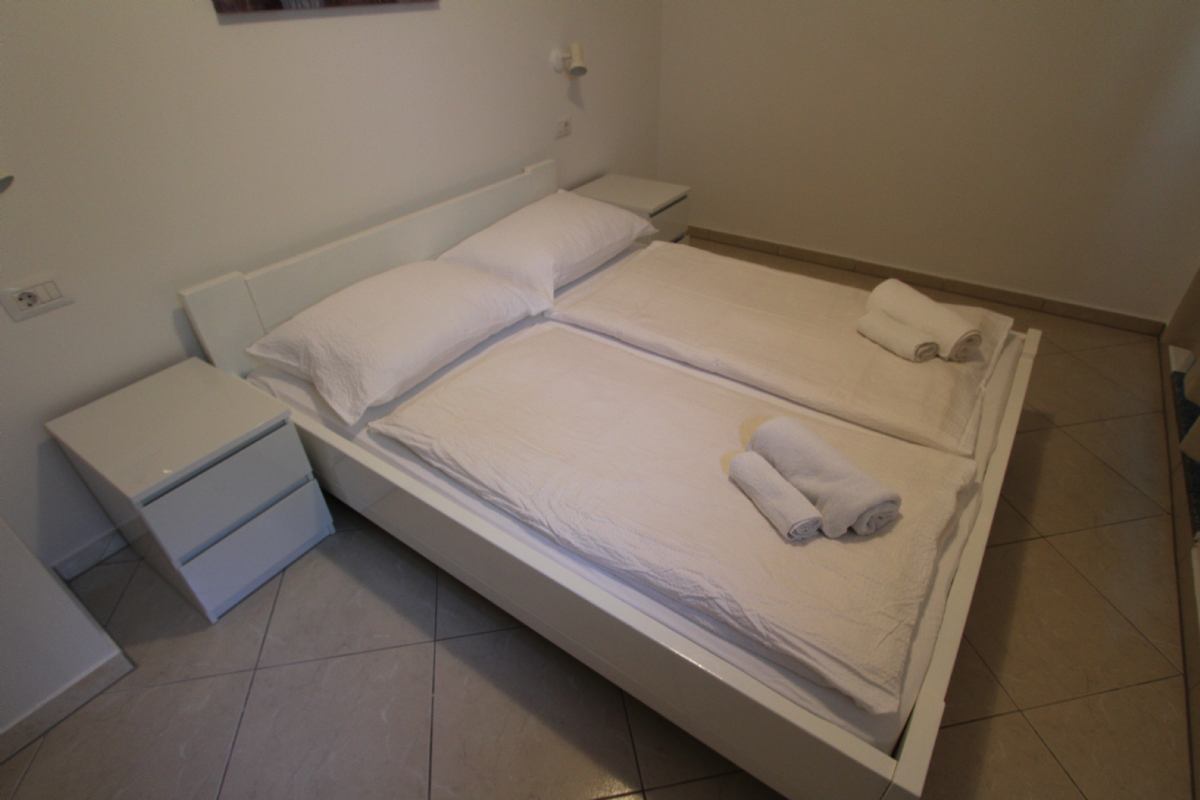 Apartment Rova 5