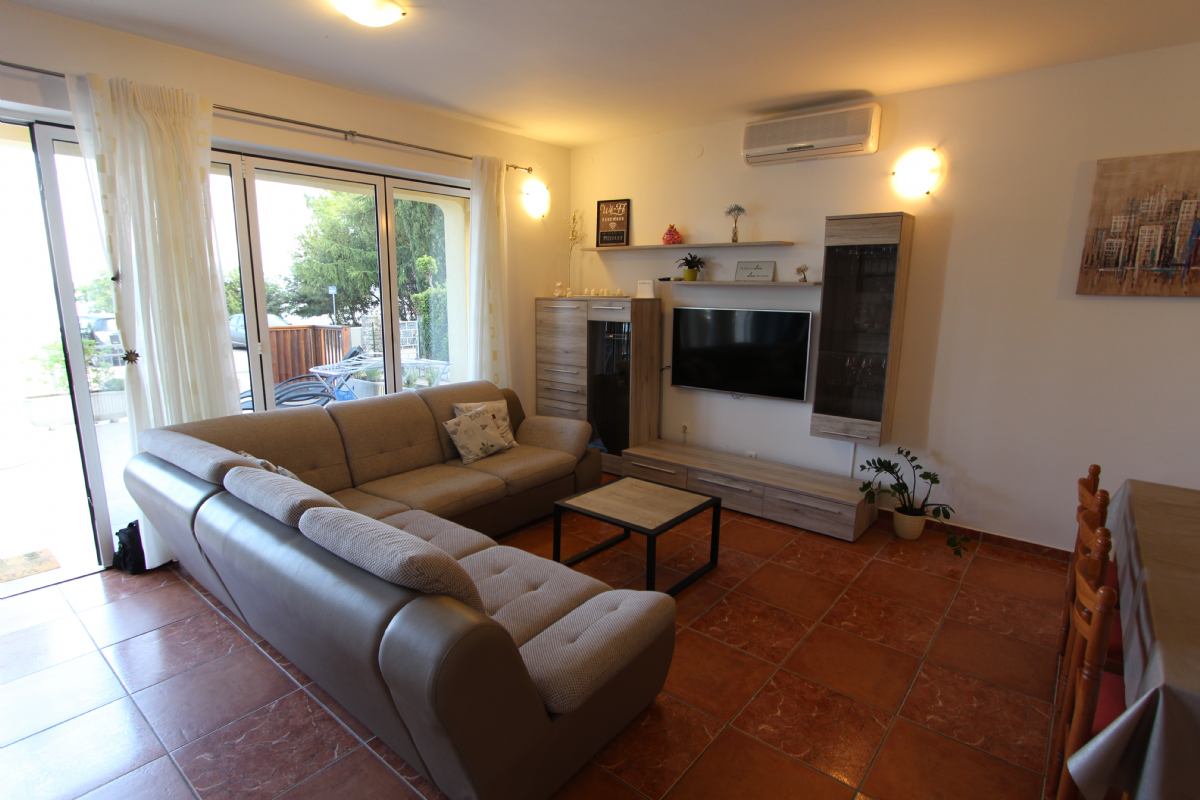 Apartment Rova 5