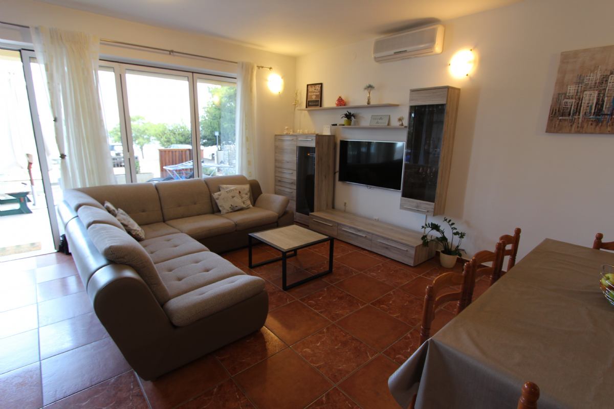 Apartment Rova 5