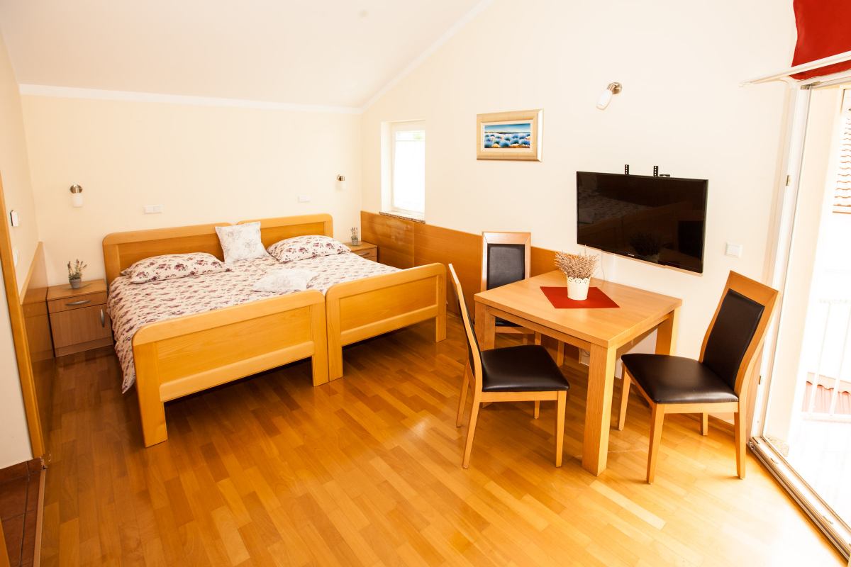Pansion Vago Family  room 206