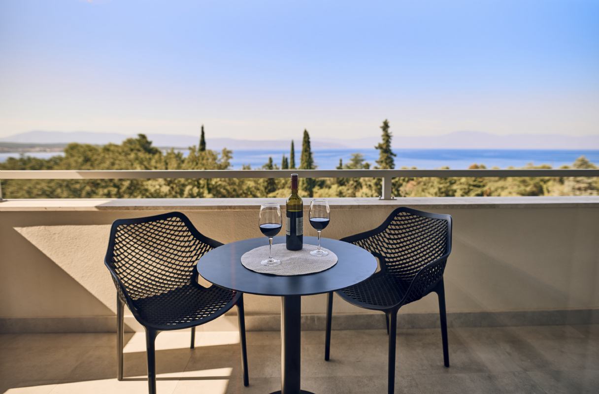 Twobedroom apartment with balcony and sea view