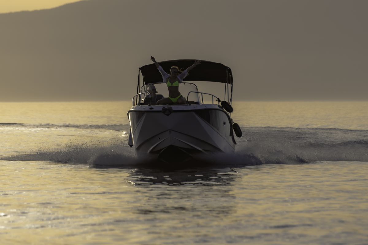 QUICKSILVER ACTIV 755 SUNDECK 