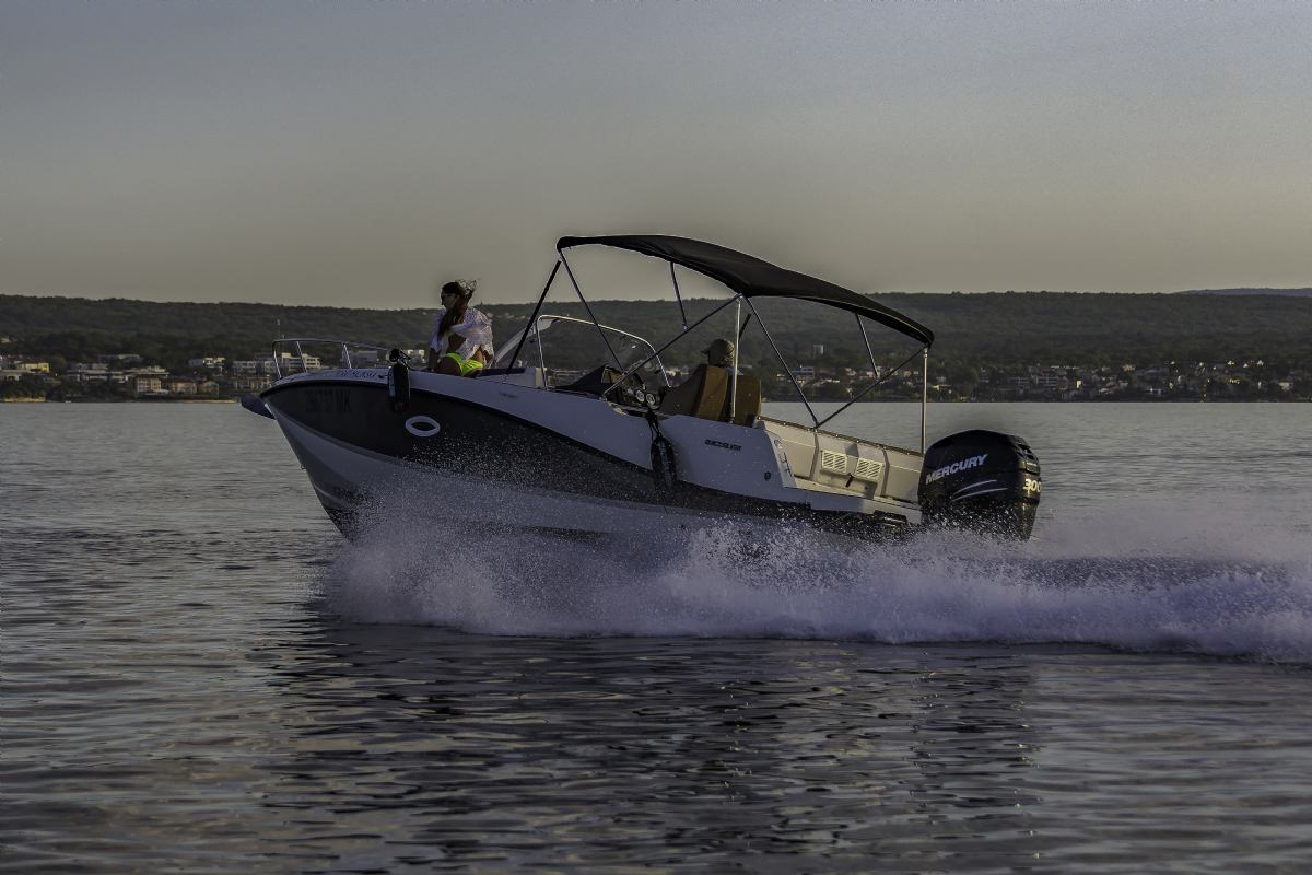 QUICKSILVER ACTIV 755 SUNDECK 