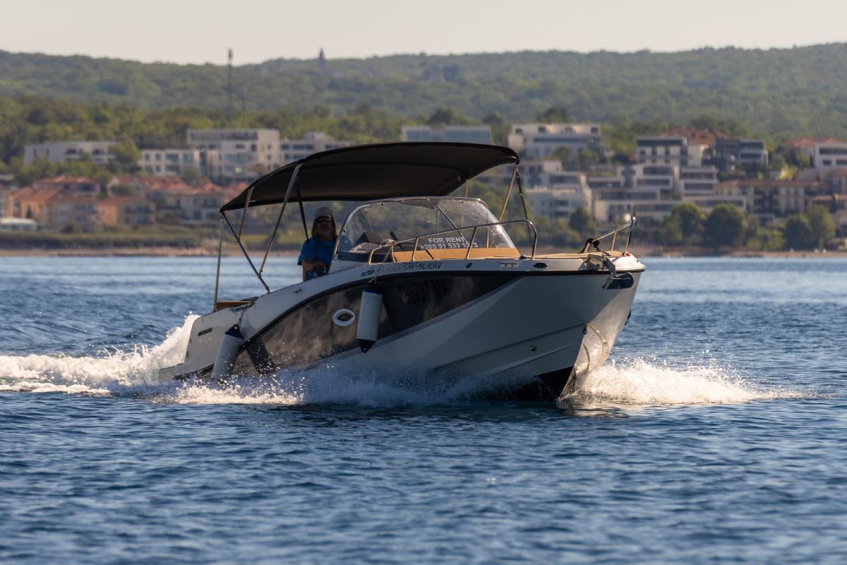 QUICKSILVER ACTIV 755 SUNDECK 