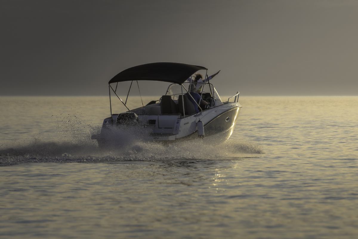 QUICKSILVER ACTIV 755 SUNDECK 