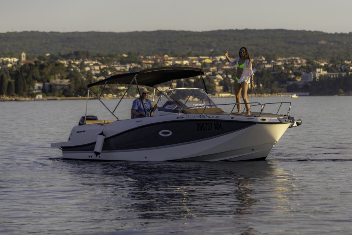 QUICKSILVER ACTIV 755 SUNDECK 