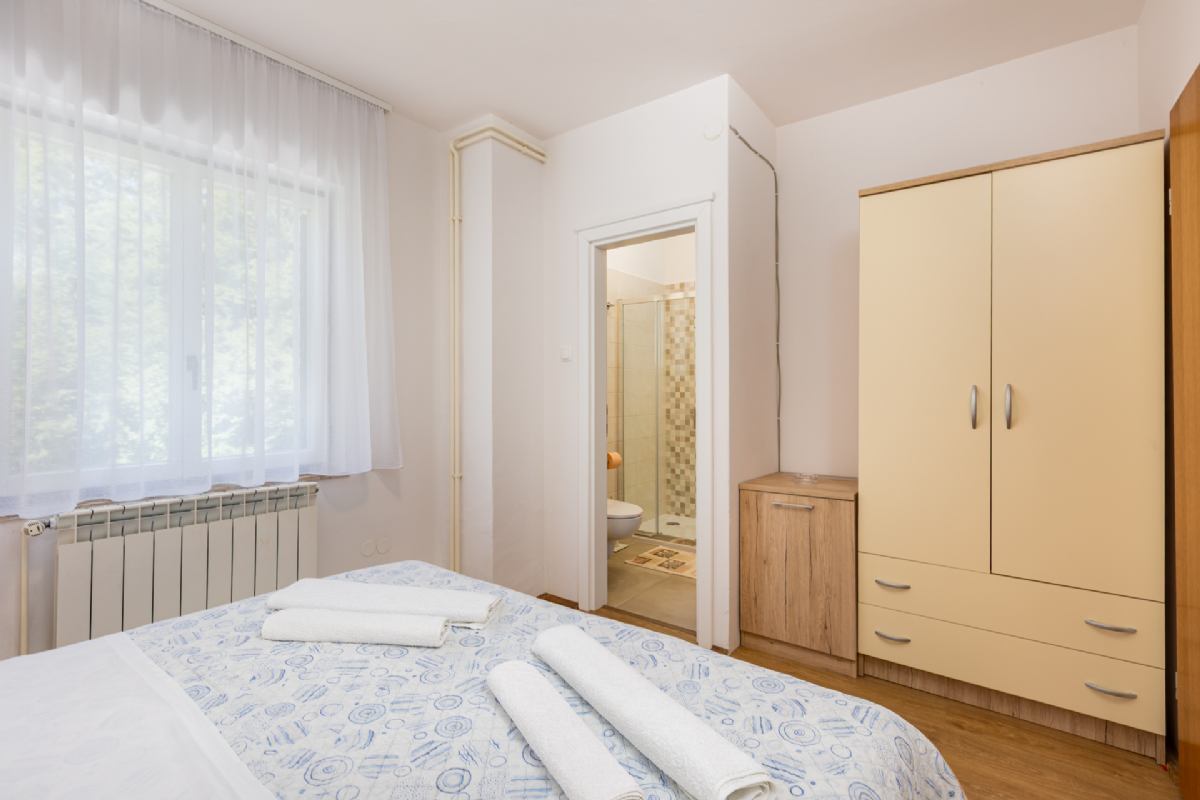 Room Vera 5