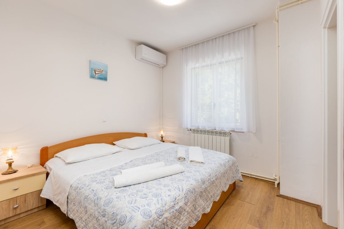 Room Vera 5